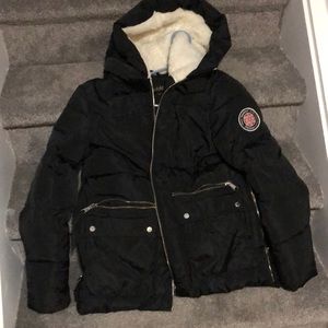 Winter coat mint condition, barely worn, clean. Not a real heavy coat.